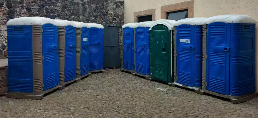 Sanitarios Portátiles Sahagún nos especializamos en la renta de sanitarios portátiles, fosas sépticas, desazolve y limpieza de fosas sépticas, así como en la renta de equipo Vactor y limpieza de drenajes