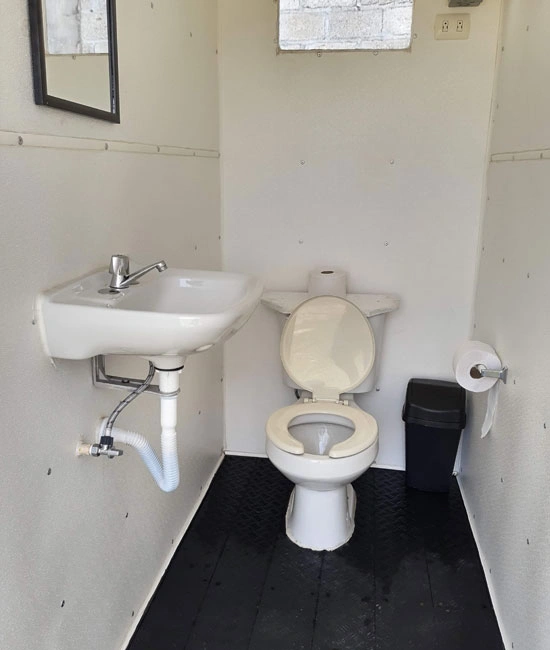 Sanitarios Portátiles Sahagún nos especializamos en la renta de sanitarios portátiles, fosas sépticas, desazolve y limpieza de fosas sépticas, así como en la renta de equipo Vactor y limpieza de drenajes