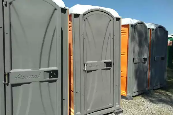 Sanitarios Portátiles Sahagún nos especializamos en la renta de sanitarios portátiles, fosas sépticas, desazolve y limpieza de fosas sépticas, así como en la renta de equipo Vactor y limpieza de drenajes