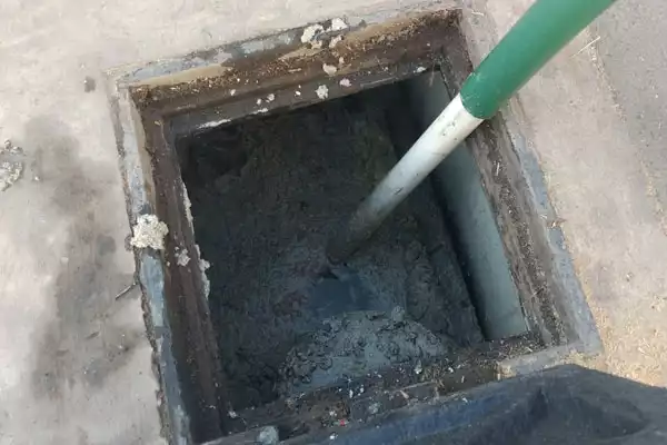 Sanitarios Portátiles Sahagún nos especializamos en la renta de sanitarios portátiles, fosas sépticas, desazolve y limpieza de fosas sépticas, así como en la renta de equipo Vactor y limpieza de drenajes